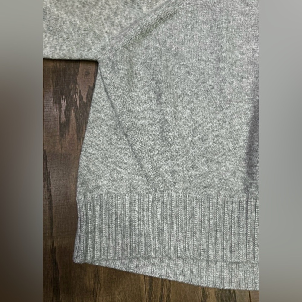 H&M Sweater - Picture 7 of 8